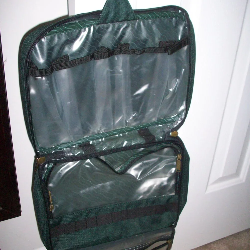 Ricardo Beverly Hills Carry On Toiletry Hanging Travel Bag Suitcase 13x10 inches